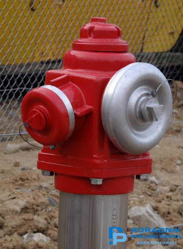 Korpus górny hydrantu z trzema nasadami przeciwpożarowymi 2x75 i 1x110