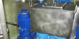 Przepompownie ścieków – podstawy projektowania Tłocznia ścieków stanowi kompletny obiekt składający się z zestawu technologicznego zabudowanego wraz z pompami w betonowej komorze suchej i współpracujący z wewnętrznym zbiornikiem retencyjnym.