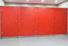 Kabiny sanitarne Murowane czy Systemowe – Porównanie cen? Nowoczesne kabiny sanitarne (fot. Kabis z Gruszczyna)