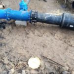 Węzeł wodociągowy. Przejście w rurze osłonowej PE z manszetą uszczelniającą.