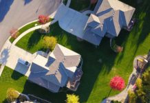 Nowoczesne czy klasyczne wykończenie dachu. Jakie wybrać? Nowoczesne czy klasyczne wykończenie dachu